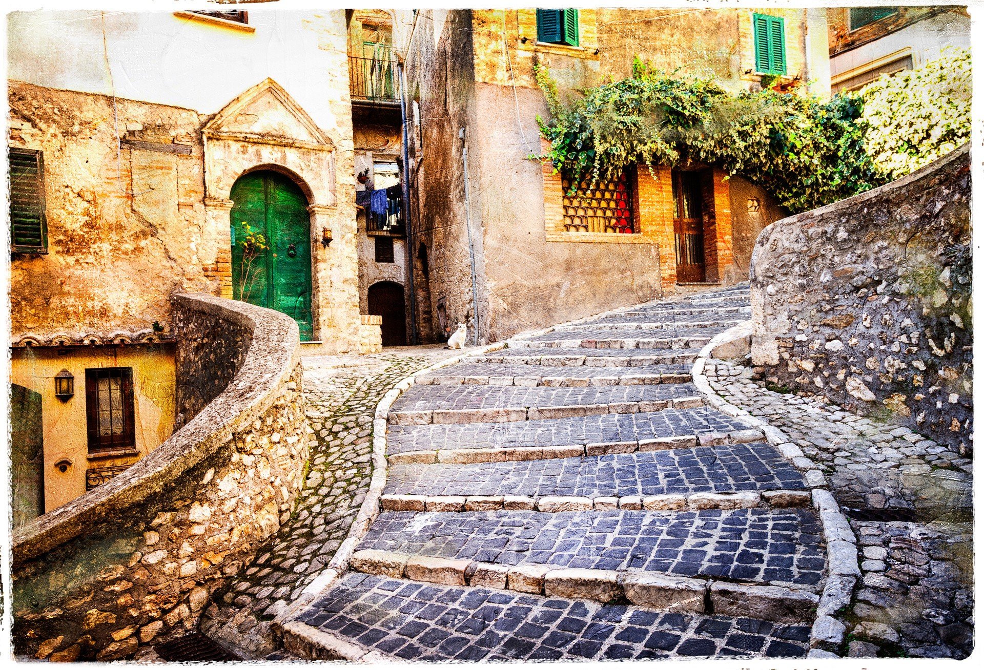Beeindruckende alte Straße in einem italienischen Dorf 