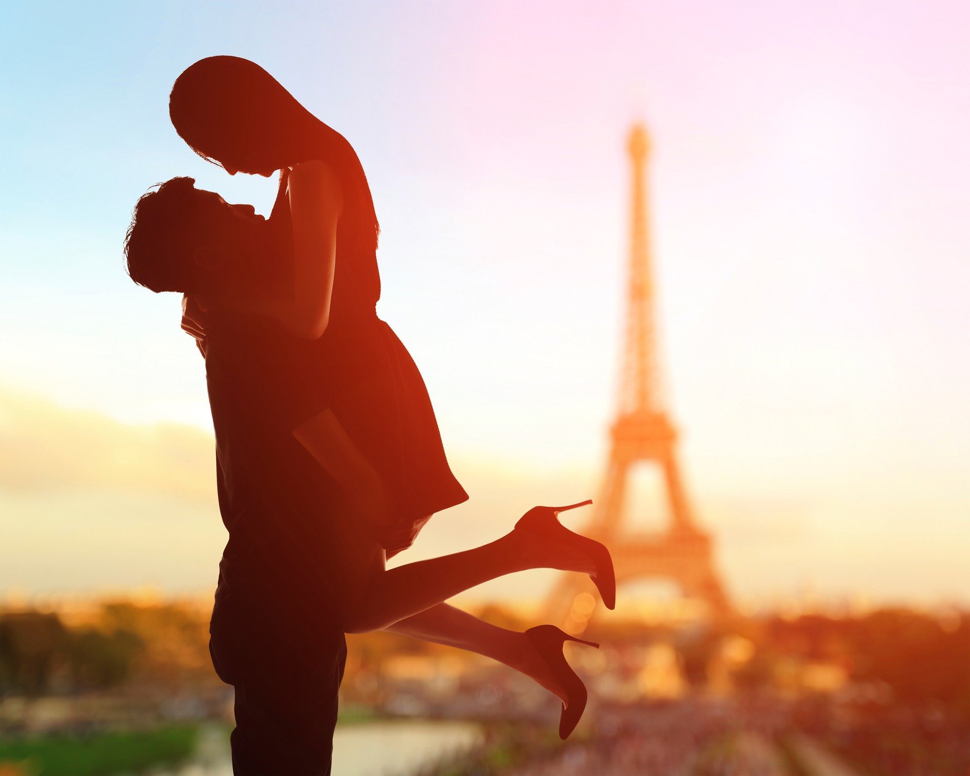 Romantische Liebe mit Eiffelturm 