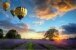 Drei Heißluftballons über Lavendel Landschaft  