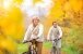 Aktive Senioren fahren Fahrrad
