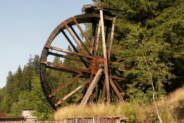 Kunstrad vor dem Besucherbergwerk in Lautenthal im Harz National Park