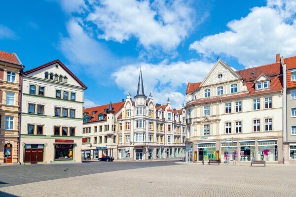 Hausfassaden am zentralen Marktplatz