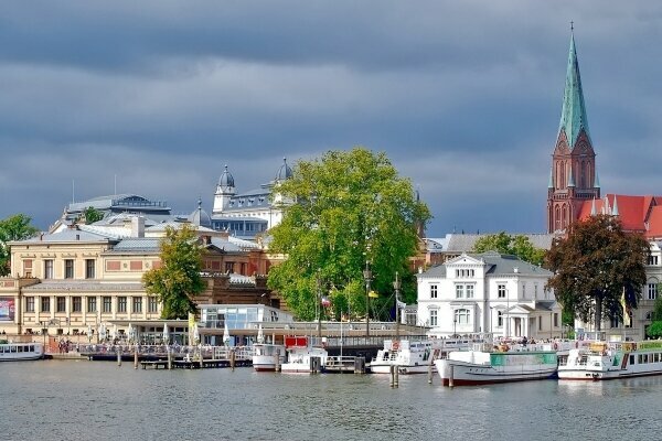 Schweriner See Boote und Architektur