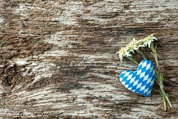 Herz mit Blumen edelweiss