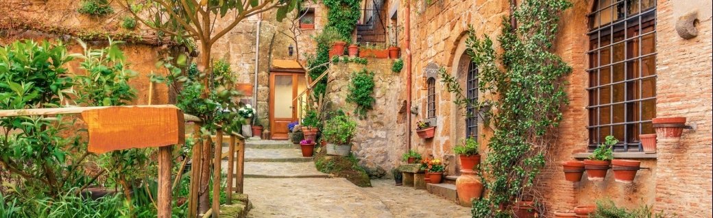 Wunderschöne Gasse in der Altstadt von der Toskana, Quelle: ©vyha/istockphoto