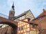 Fachwerkhäusern und der Kathedrale von Tangermünde an der Elbe (Deutschland