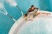 Hot Tub – Junges Paar entspannt sich im Swimmingpool