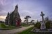 irischer Friedhof mit Kirche