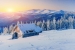 Hütte in den Bergen bei Sonnenuntergang Stockfoto