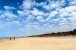 Bewölkten Himmel und Sand Strand der Ostsee in der Nähe von Riga