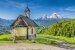 Lockstein Kapelle mit Berg Watzmann, Bayern, Deutschland