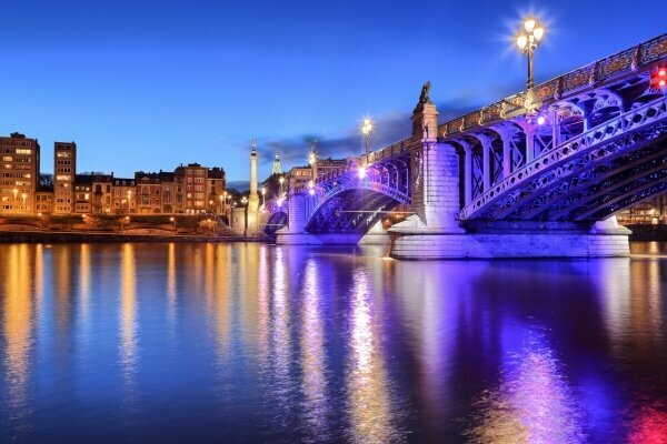 Pont de Fragnee bei Nacht