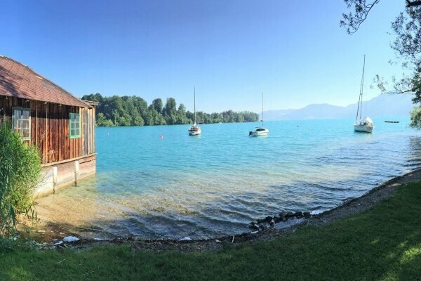 Salzburger Land: Blick über den Attersee, Österreichische Alpen