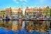 Häuser in Amsterdam mit Reflektion