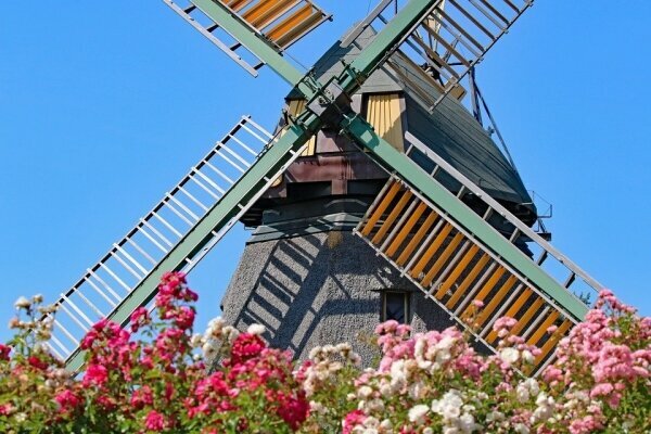 Strohgedeckte Hütte in den Dünen der Insel Sylt