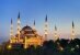 Beleuchtete Sultan-Ahmed-Moschee während der blauen Stunde