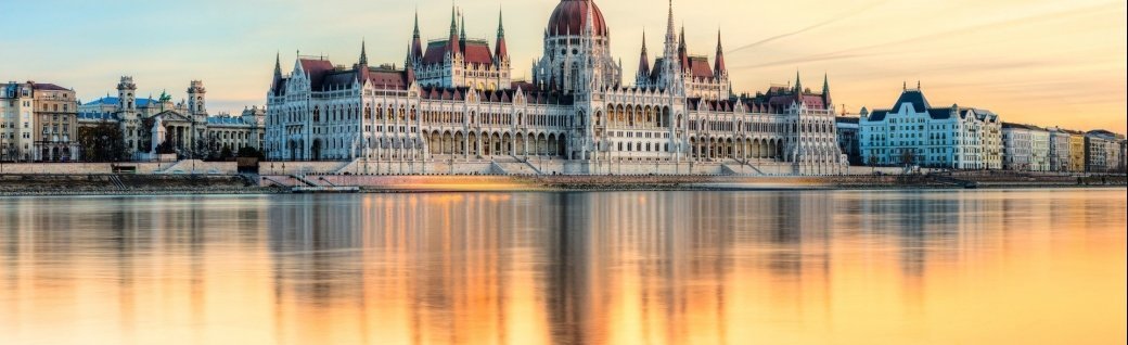 ungarisches Parlament im Sonnenuntergang, Quelle:  Luciano Mortula/istockphoto