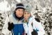 Paar mittleren Alters im Ski-Urlaub in den Bergen