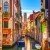 Wasserkanal und Kampanile Kirche in Venedig
