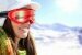 Junge weibliche Skifahrerin mit Skibrille