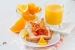 Oster-Frühstück-Schmetterlings-Form-toast mit Marmelade, orange juice