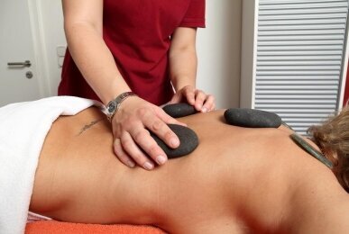 Hot-Stone-Massage, Quelle: Parkhotel Weber-Müller 