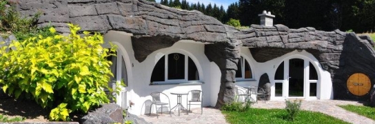 Erdhäuser Außenansicht, Quelle: Feriendorf Auenland
