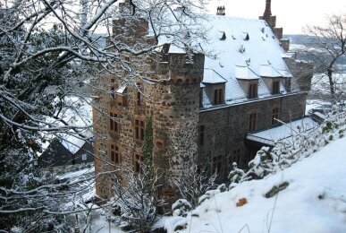 Außenansicht im Winter, Quelle: Burghotel Staufenberg