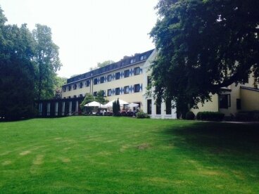 Liegewiese, Quelle: Parkhotel Schloss Hohenfeld