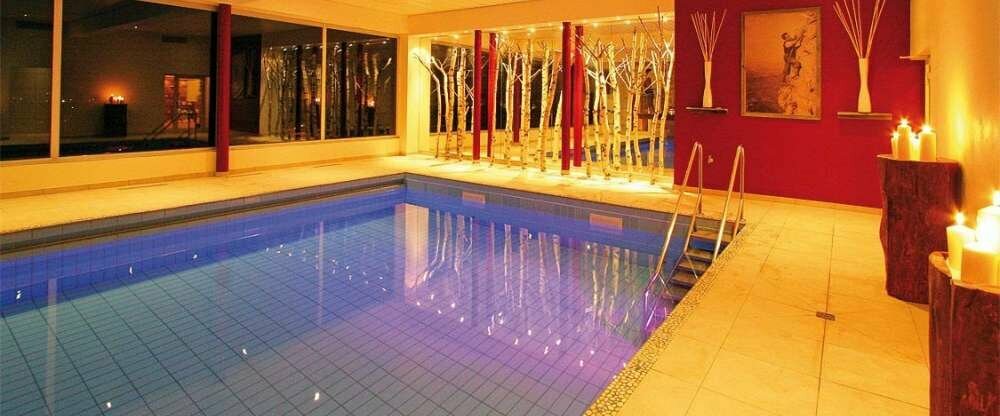 Schwimmbad im Wellness Hotel Bergruh