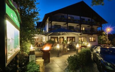 Romantische Abende auf der Terrasse und im Biergarten sind hier garantiert.