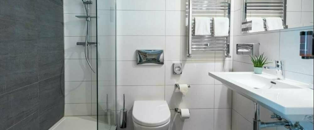 ACHAT Hotel Landshut - Badezimmer
