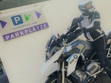 Sichere Parkplätze für Motorräder, Quelle: AKZENT Hotel Altdorfer Hof