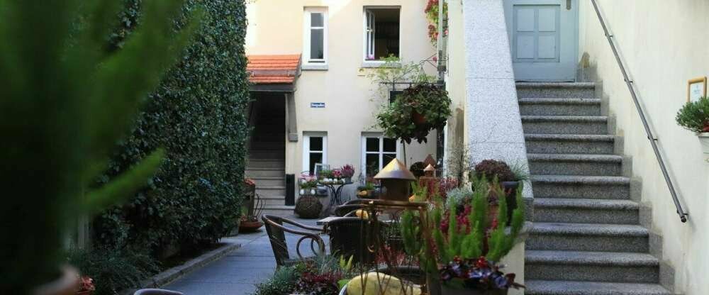 AKZENT Hotel Goldner Hirsch - Hotel-Außenansicht