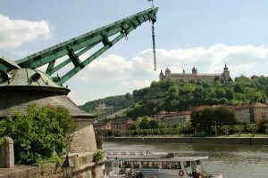 Würzburg am Main mit Blick zur Festung Marienberg