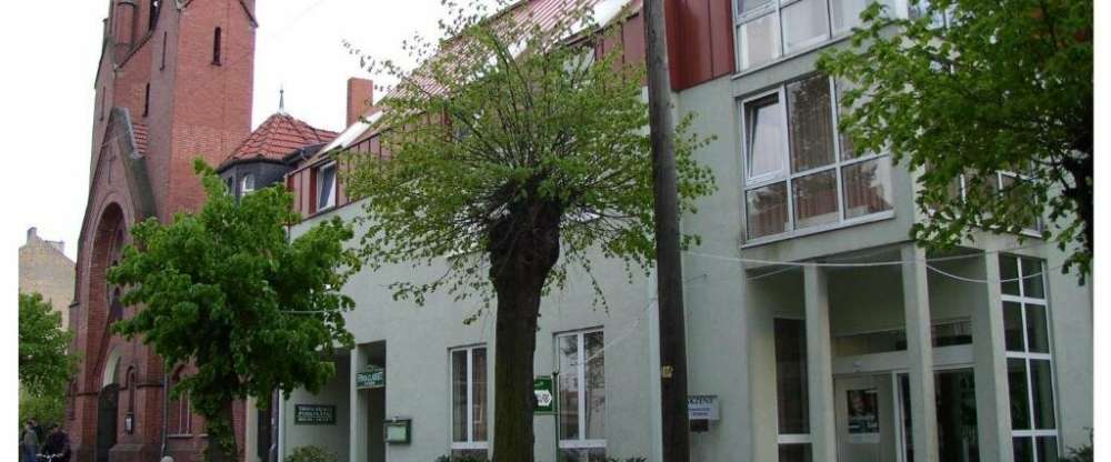 AKZENT Parkhotel Trebbin - Hotel-Außenansicht