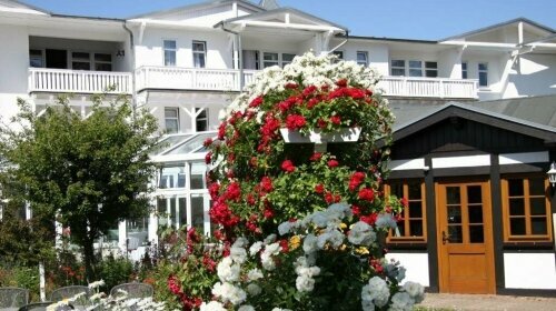 AKZENT Waldhotel SPA Rügen  - Hotel-Außenansicht