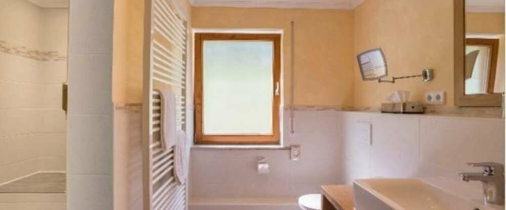 Alpenhotel Oberstdorf - ein Rovell Hotel - Badezimmer