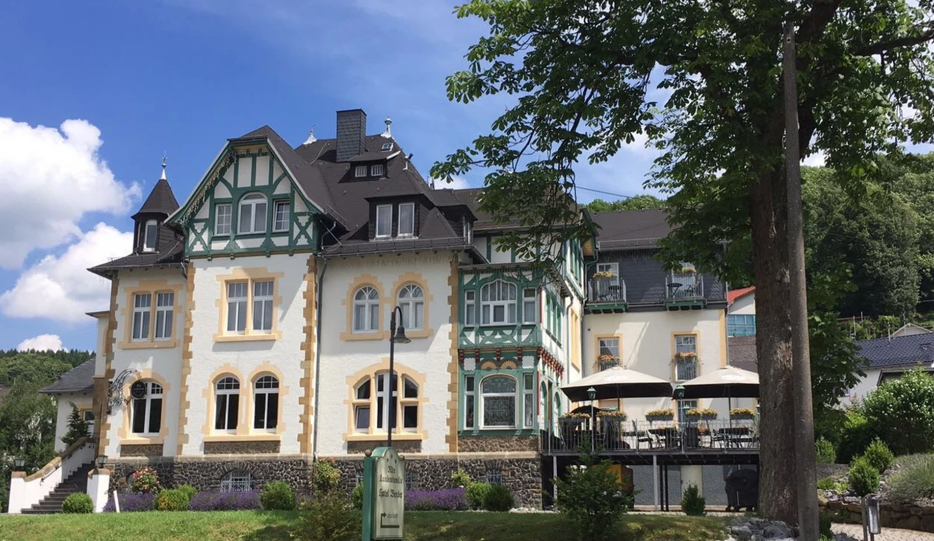 3 Tage Wandern im Herbst – Alte Landratsvilla Hotel Bender  (3 Sterne) in Westerburg, Rheinland-Pfalz inkl. Halbpension