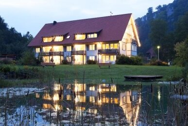 Ansicht Bei Dämmerung, Quelle: Landhotel Wittstaig