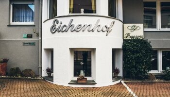 Antik-Hotel EICHENHOF - Hotel-Außenansicht