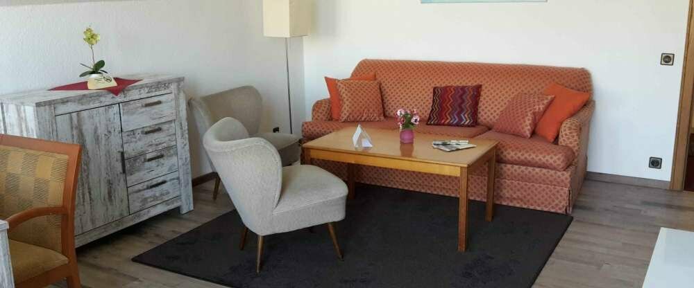 Doppelzimmer-Appartment ( ca. 50 m2) mit Studio-Wohnraum, Kitchenette, Balkon, Ess-Ecke, TV