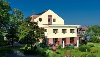 April Hotel Panorama - Hotel-Außenansicht