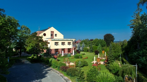 April Hotel Panorama - Hotel-Außenansicht