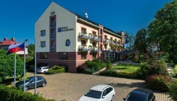April Hotel Panorama - Hotel-Außenansicht
