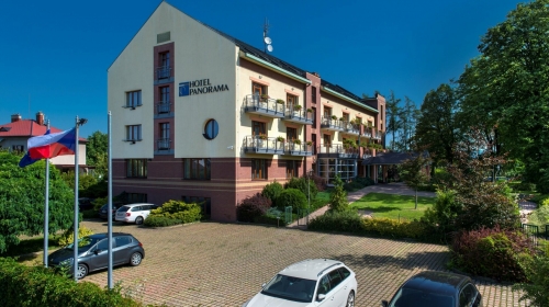 April Hotel Panorama - Hotel-Außenansicht