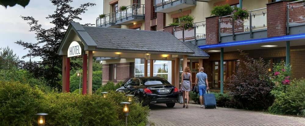 April Hotel Panorama - Hotel-Außenansicht