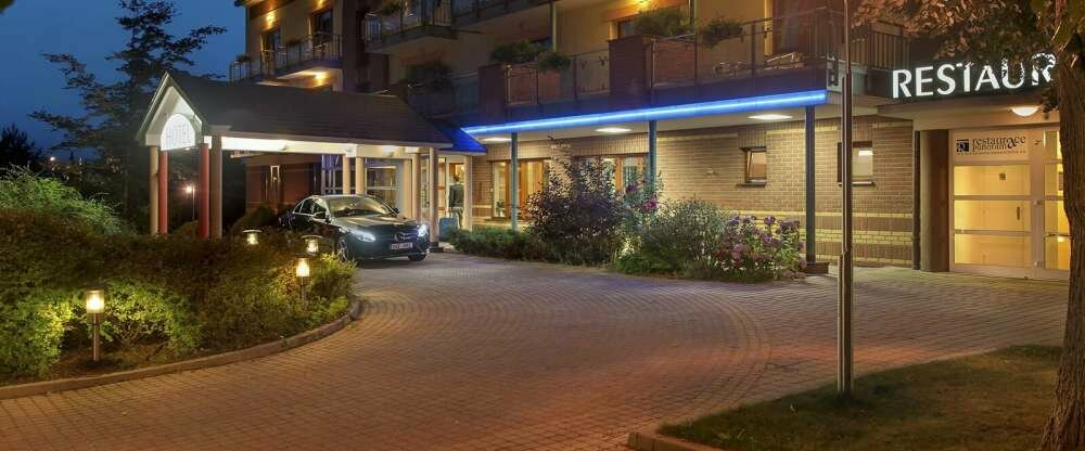 April Hotel Panorama - Hotel-Außenansicht