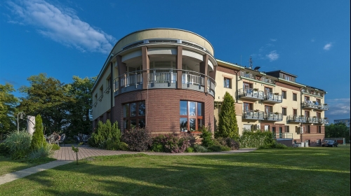 April Hotel Panorama - Hotel-Außenansicht