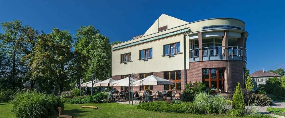 April Hotel Panorama - Hotel-Außenansicht